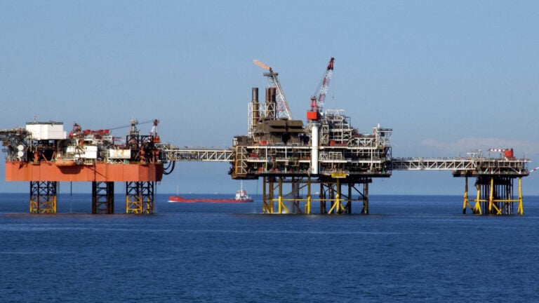 Artificial intelligence in oil and gas - learn how Avathon uses AI to optimize asset performance, enhance safety, and enable predictive maintenance.