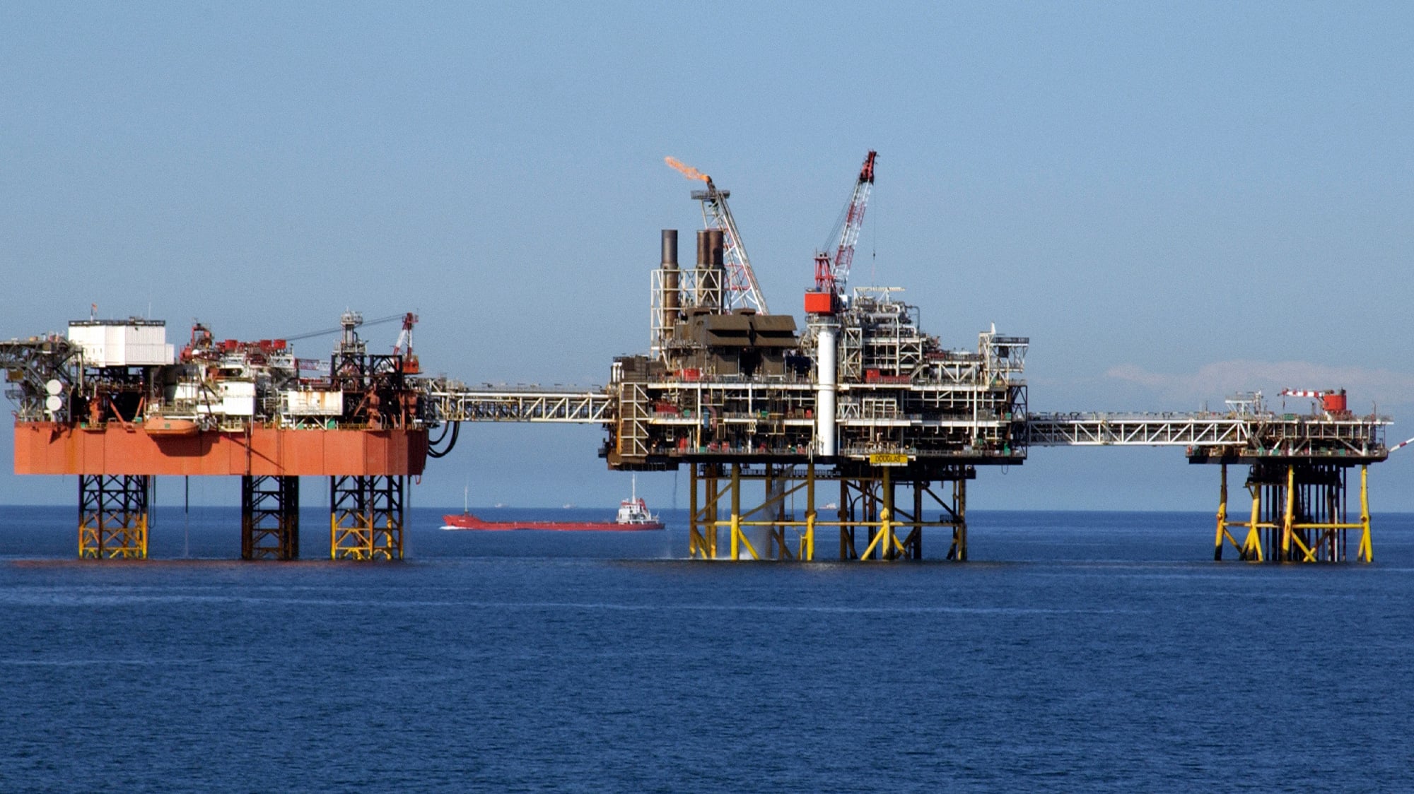 Artificial intelligence in oil and gas - learn how Avathon uses AI to optimize asset performance, enhance safety, and enable predictive maintenance.
